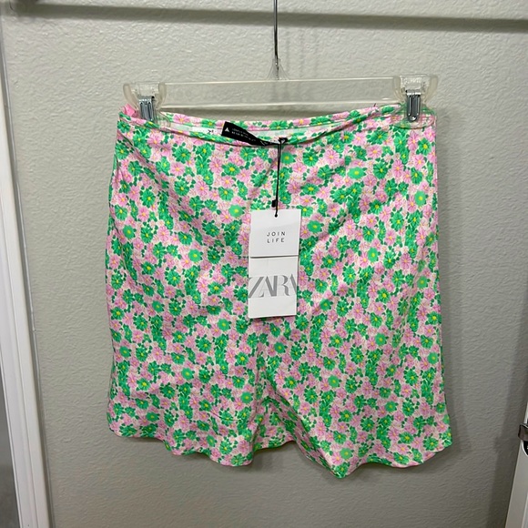 Zara floral skirt size xs brand new - Picture 1 of 1
